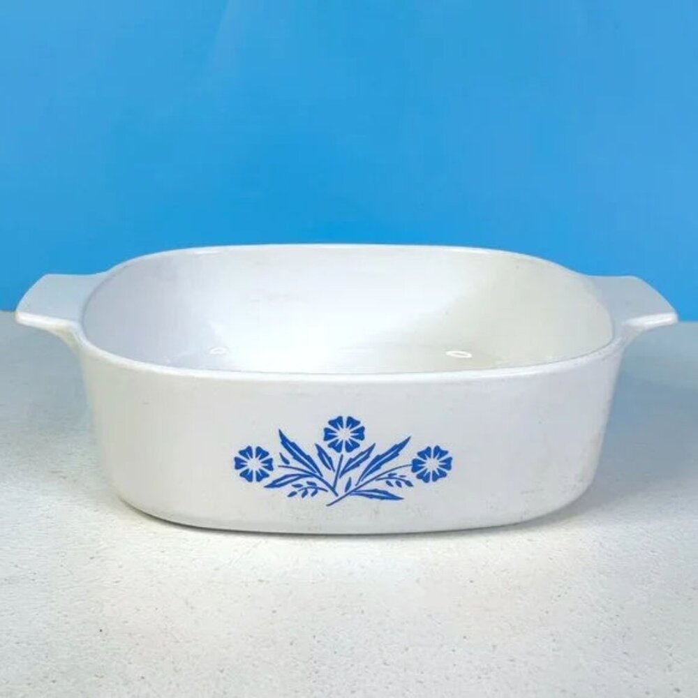 Vintage Corning (A-2-B) 2 Liter Blue Cornflower Casserole Dish